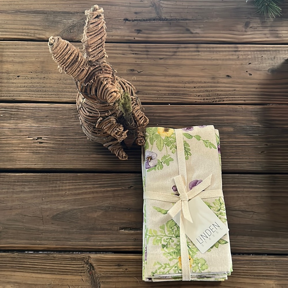 Viola set of 4 floral napkins 20” x 20” apiece BN